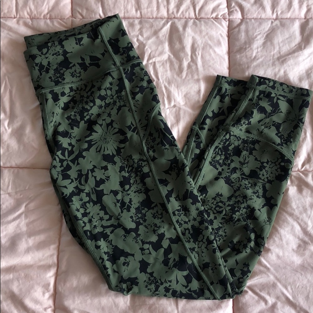 Lulu Lemon 7/8 Four way stretch yoga pant